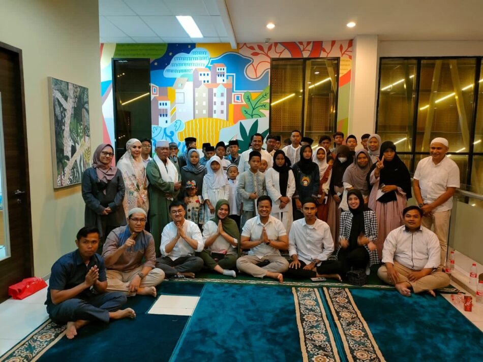 Pengajian dan Doa Bersama Anak Yatim oleh Synthesis Huis